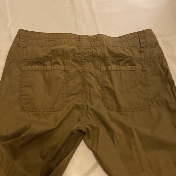 REI convertible pants to shorts - size 10
Brown travel vacation lightweight - Picture 7 of 11